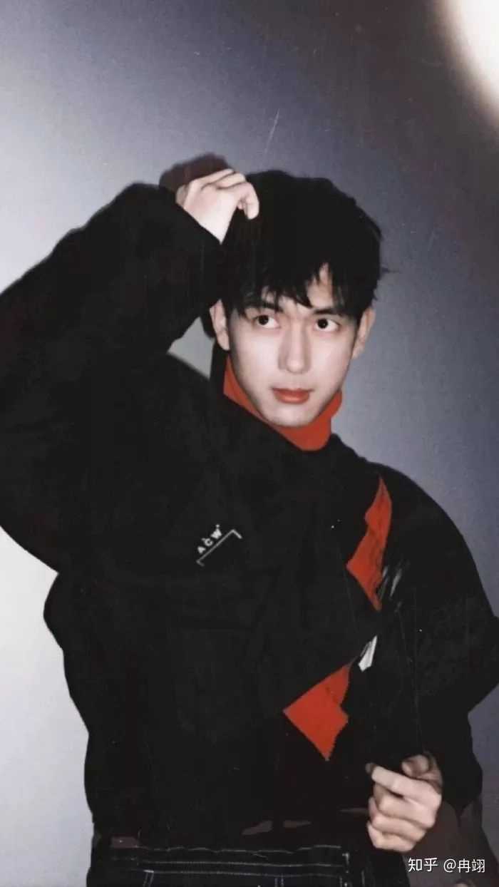 李哥的咬嘴唇
