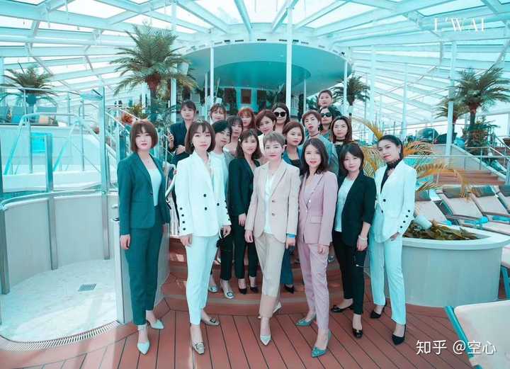 成都哪里可以定制女士职业装,性价比高一点!