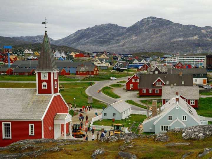 格陵兰岛有人长期居住吗?那是真的只有8个人吗?