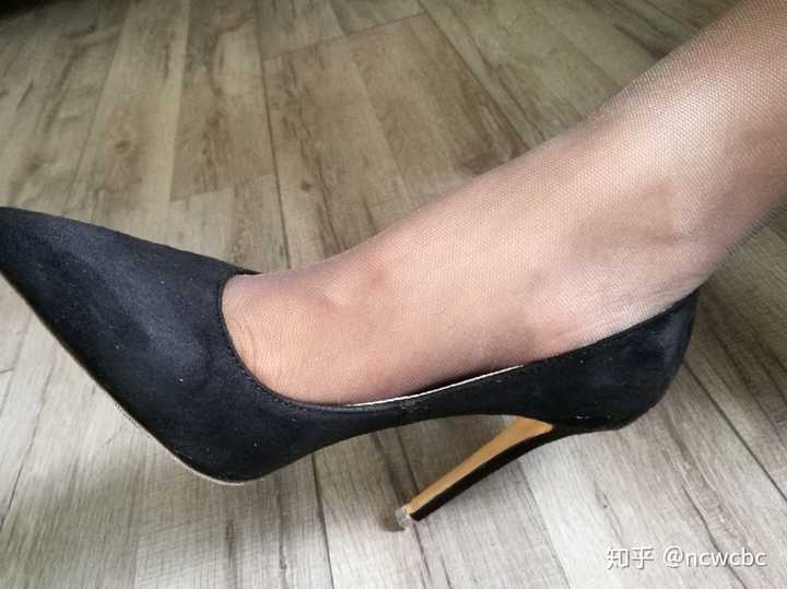 你希望更多的女性穿丝袜高跟吗?