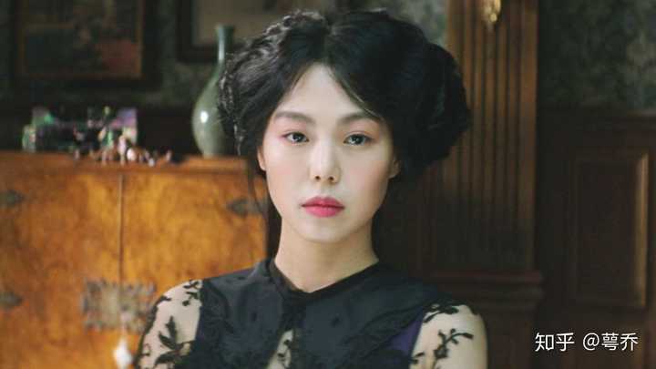 如何评价韩国电影《小姐》中金敏喜的妆容?