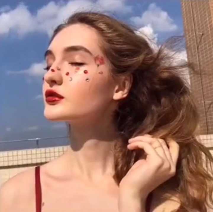 有哪些好看的适合女生的微信头像?