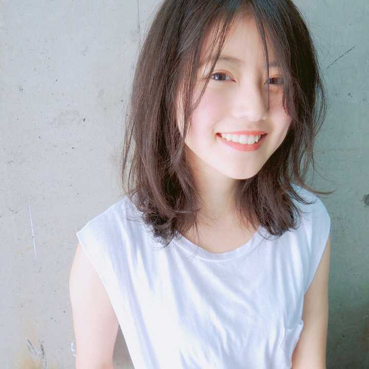 有没有那种女孩笑的很清纯的壁纸?