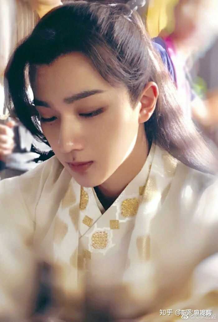 如何评价李宏毅的长相?