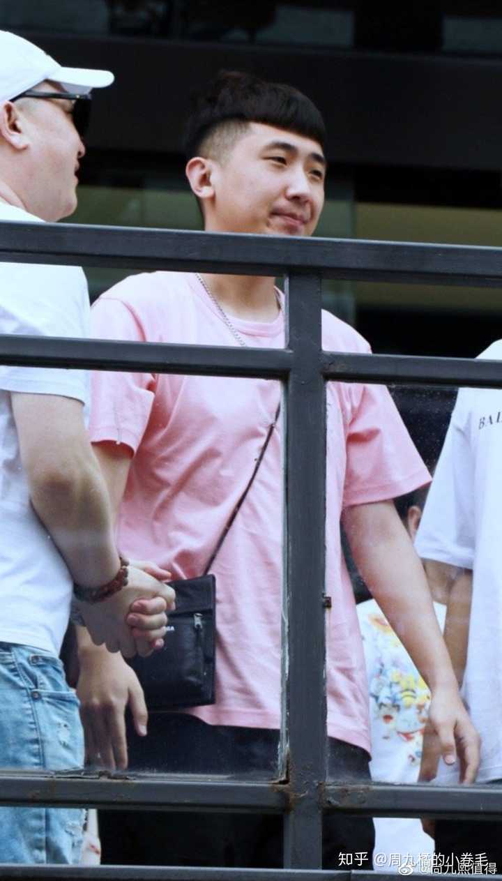 你所了解的尚九熙私下是什么样子的?