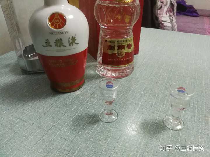 白酒的话,是江小白好喝还是五粮液好喝?