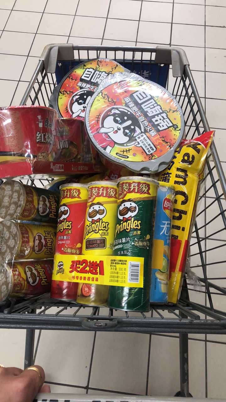 小区对面的沃尔玛买的~我相信很多小伙伴和我一样这是买一大车的方便