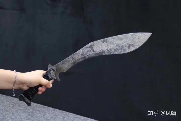 对抗丧尸最好的冷兵器是什么?