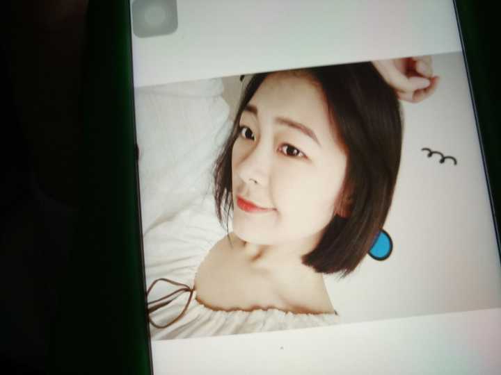 鼻子大而塌的漂亮女孩子,有谁可以来个例子么?