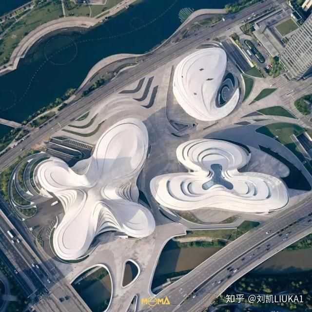 为什么在扎哈逝世三年后,她的建筑作品仍然层出不穷?