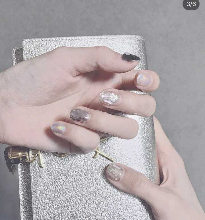 拍婚纱照做什么样的美甲好看?
