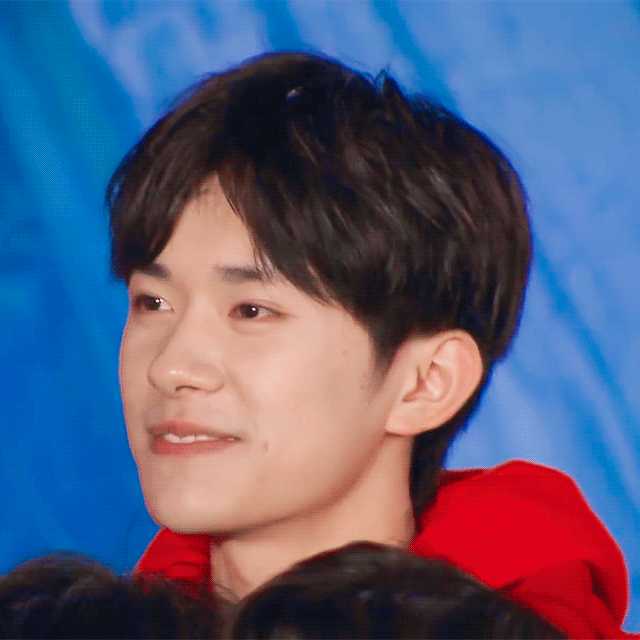 有哪些治愈系笑容的男明星?