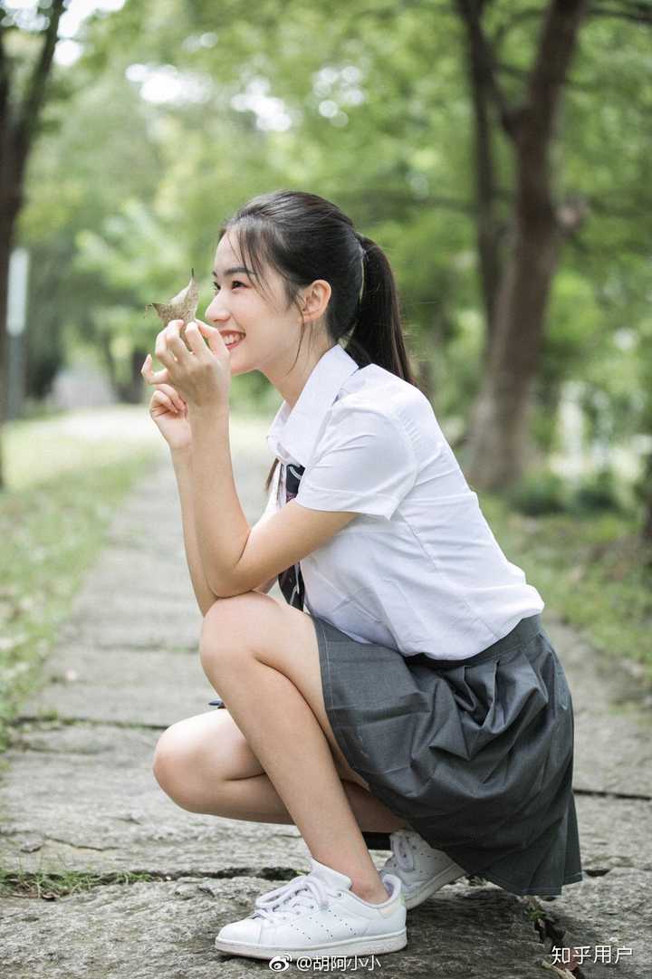 胡阿小小,抖音上一个超甜的小姐姐,重庆师范大学空乘礼仪专业,我觉得