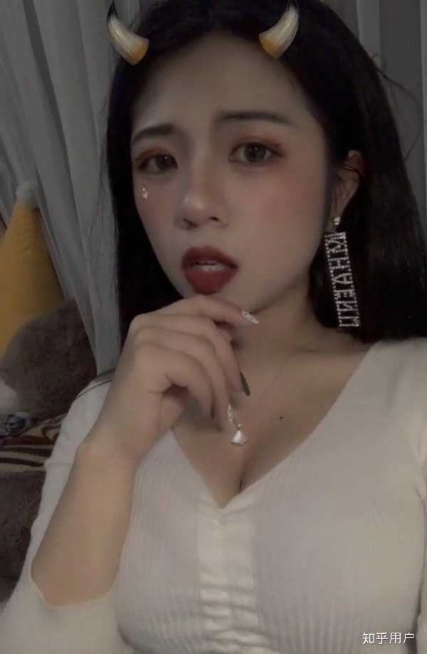 胸大的女生穿什么衣服好看?