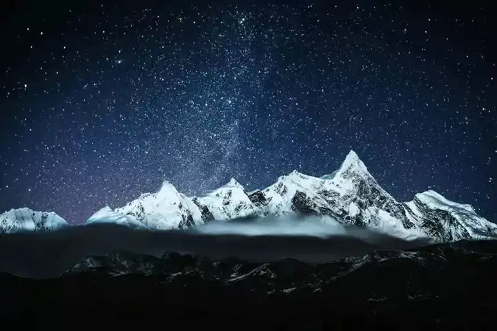 雅鲁藏布大峡谷 在雅鲁藏布大峡谷,南迦巴瓦在