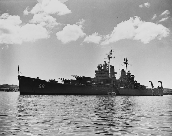 巴尔的摩,一艘典型的晚期美国重巡洋舰;其造型已经非常接近美式高速