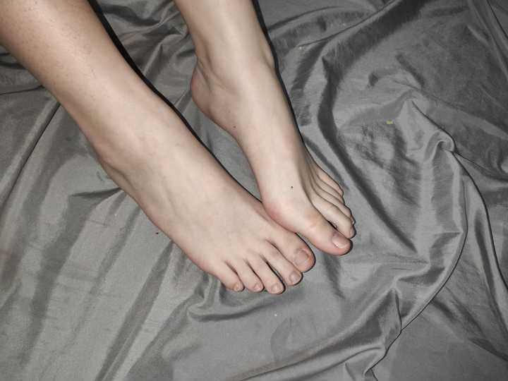 女生什么样的脚可以称为玉足?