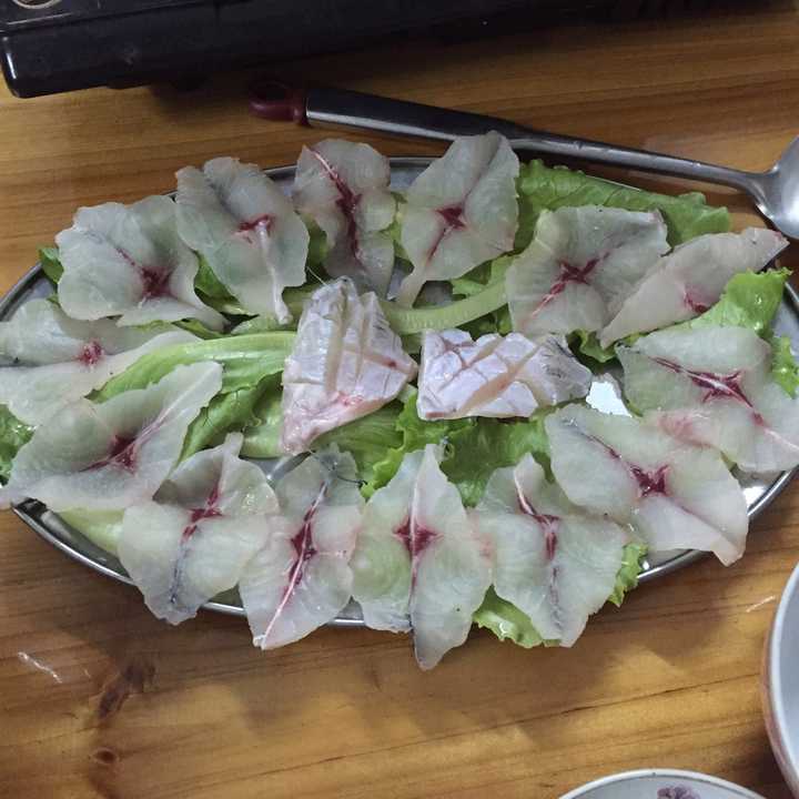 火锅吃的生鱼片.