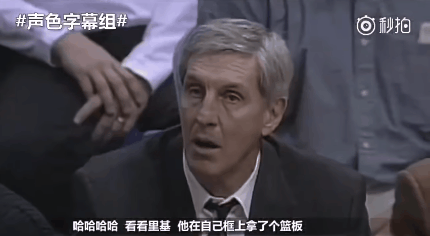 这个操作简直是奇思妙想,整个球场,教练,裁判,观众,队友全都懵逼了