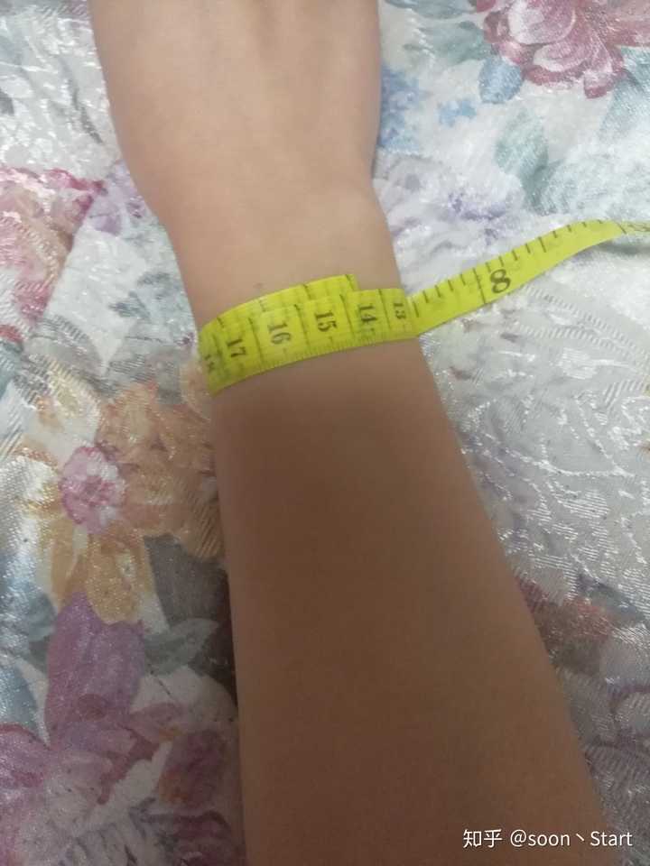 手臂太细是什么体验?