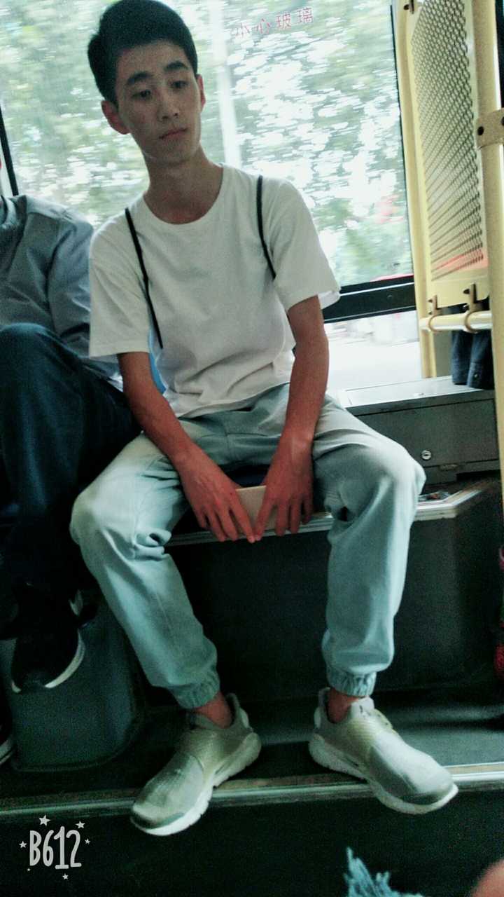 有哪张不知名的男生照片让你特别心动念念不忘珍藏至今,一直想知道他