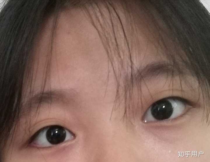 呆滞,空洞无物,疲惫,凶凶的,僵硬的表情,涣散的眼神.