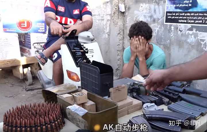 伊拉克不但有购物中心,也有摆摊卖军火.这些军火是从哪里来的?
