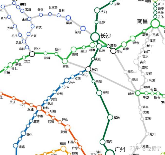 湖南省内第一条高铁线路为南北向京广高铁,这一条线路基本上与原有