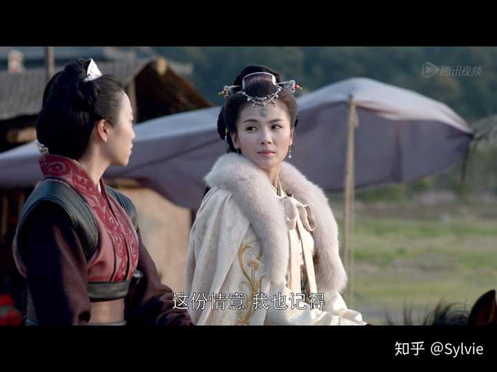 每年正月初五夏冬都会去祭奠亡夫,每年这天霓凰也都会出城送她.