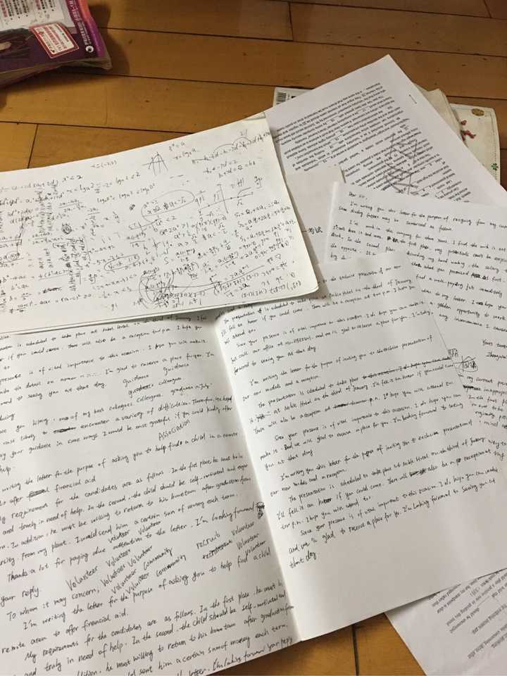 前几天整理书柜,找到考研时用的草稿纸.