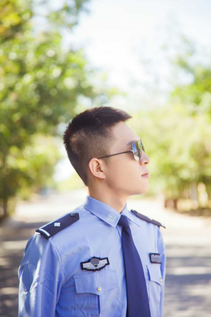 警察会认为自己穿制服很帅吗?