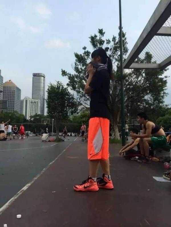 会打篮球的女生超级帅的好吗!