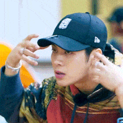 有没有关于王嘉尔搞笑有趣的表情包或头像啊哈哈哈?