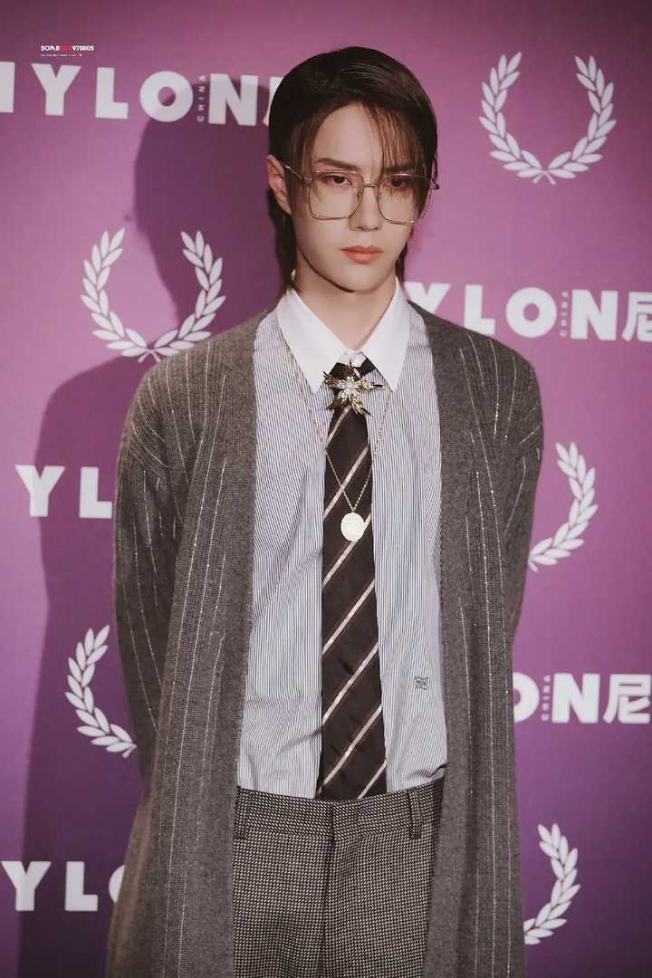 见过王一博真人的人 王一博真人真的比照片好看很多吗