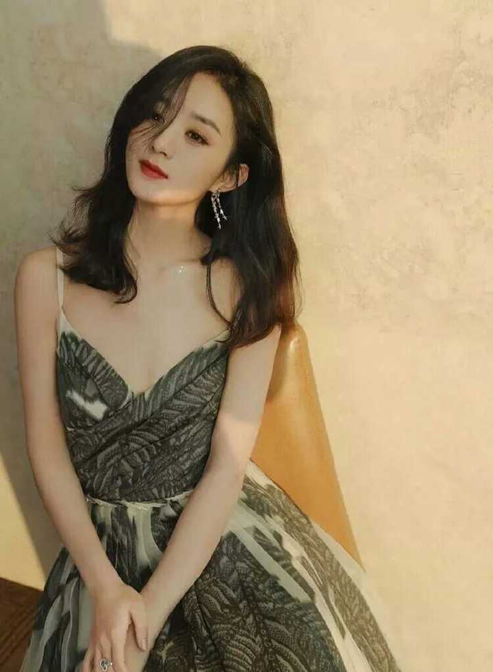 赵丽颖健身肌肉满屏,娱乐圈罕见自律的健身肌肉照,你怎么看这个女演员