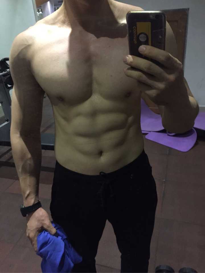 男生有明显的腹肌是怎样的一种体验?