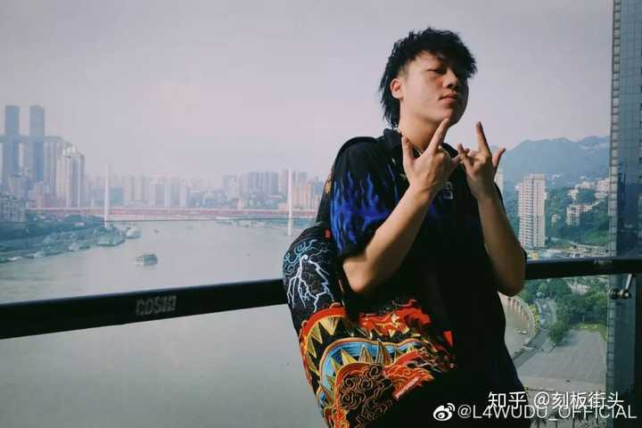 《中国新说唱》l4wudu雾都为什么歌曲那么难听还有很多人捧?