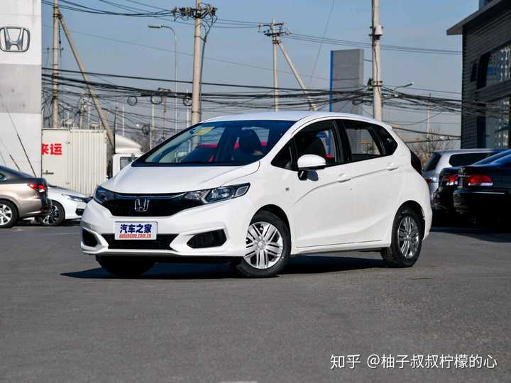 谢邀 代步车这个价位可以选择的合资品牌的车 首先说两厢车的本田