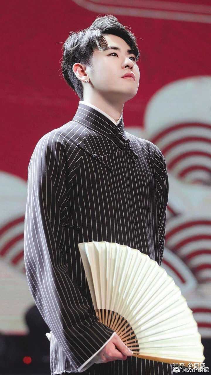 霍尊,李玉刚,张云雷等先生都经常被夸很有仙气,所以仙气到底该怎么