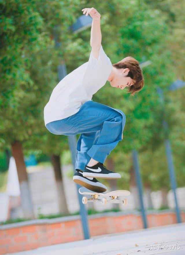 为何待在王一博的坑里出不来?