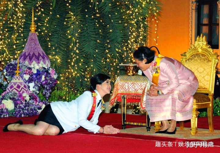 礼仪, 采用半趴式,这个姿势象什么我就不用说了吧 所有泰国人见王室
