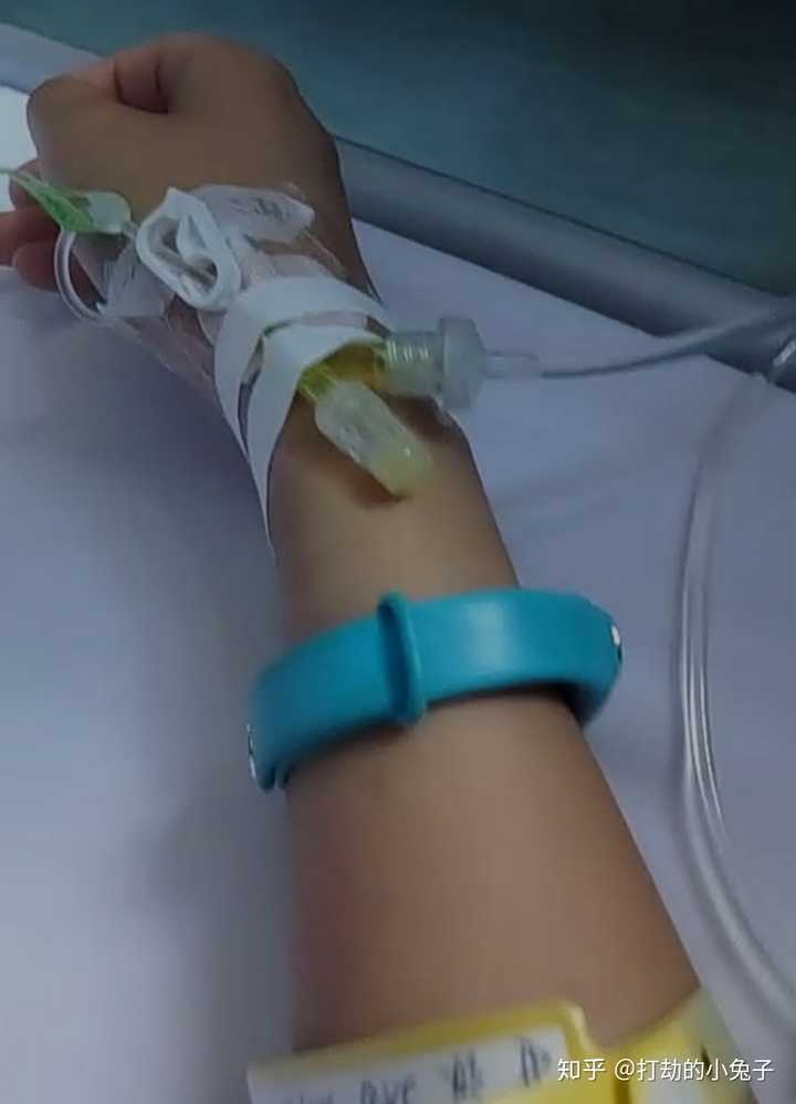 手上血管细输液扎针困难是一种什么体验?