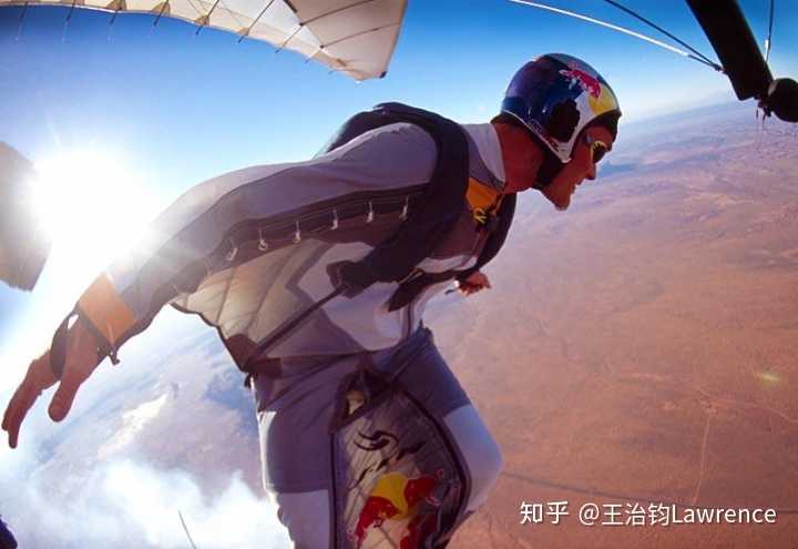 如何看待5月12日,一女子在天门山翼装飞行时失踪事件?