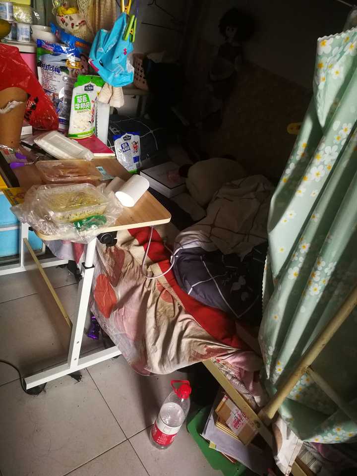 你最邋遢的时候是什么样子?另外,图片与我无关.