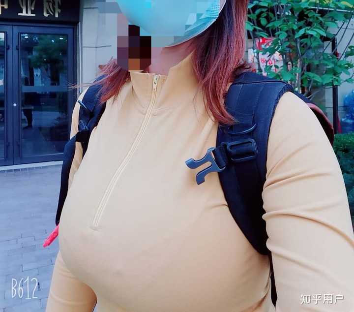 和一个大胸妹子谈恋爱是什么感觉?