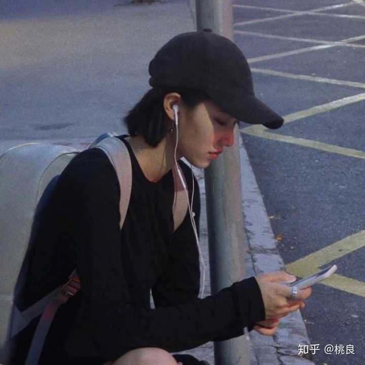 孤傲的女生侧颜头像?