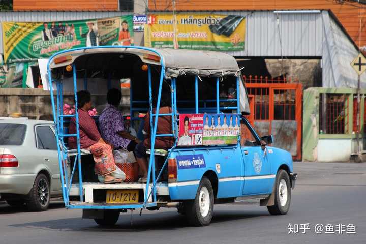 在一些发展中国家甚至被改装为公共交通工具,比如泰国的双条车