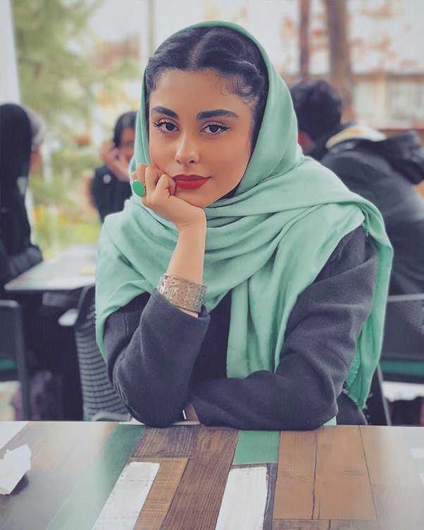 滔天星辰 的想法: 罩袍下的 #中东女孩# ,#伊朗美女
