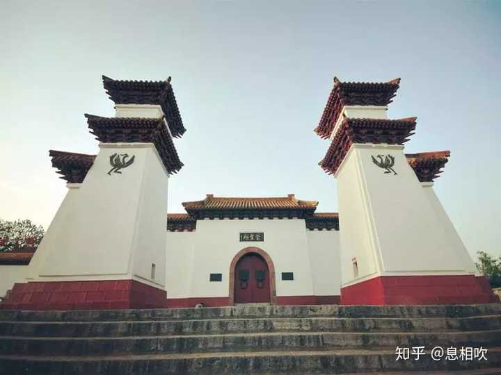 建筑学的朋友能介绍一下杨廷宝在中国建筑史的地位么?