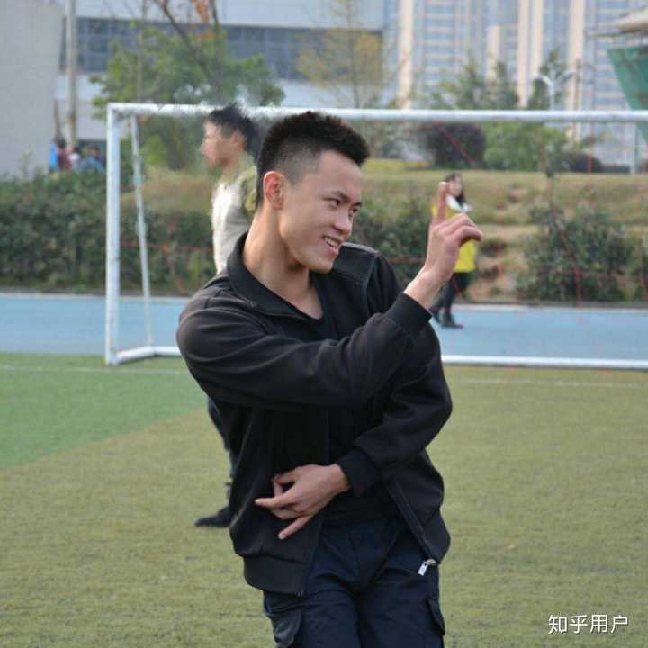 如何评价bilibili up主 "在下李灿"?